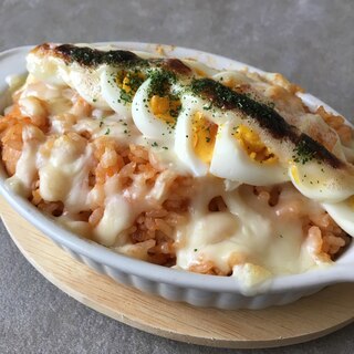 味噌ケチャ炒め飯のゆでたまごのせチーズ焼き